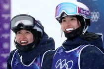 雪上とは印象ガラリ！ モーグル中尾春香が“へそ出し”ゴルフウェア姿公開「お似合いです」　同学年の25歳・藤木日菜はラウンドデビュー