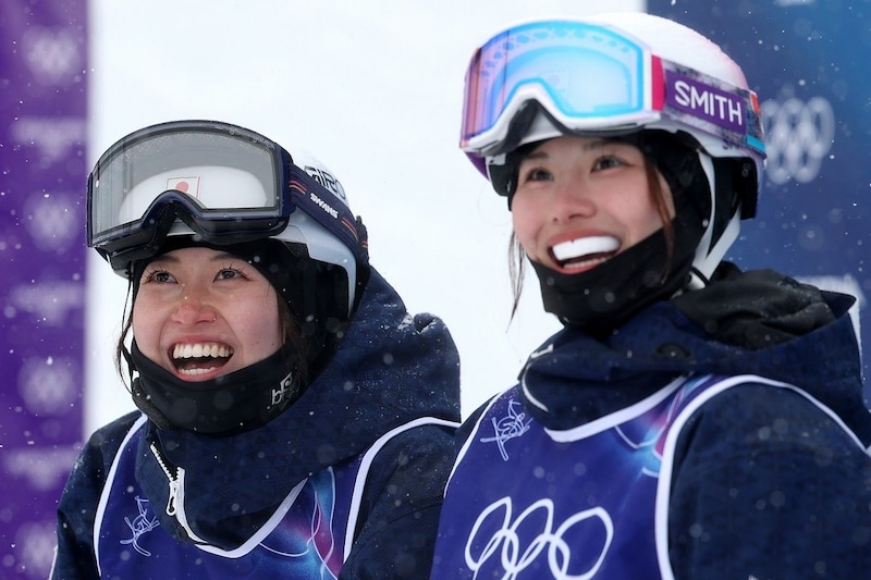 雪上とは印象ガラリ! モーグル中尾春香が“へそ出し”ゴルフウェア姿公開「お似合いです」 同学年の25歳・藤木日菜はラウンドデビュー