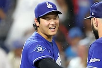 両足で大谷翔平の右ひじを…ド軍同僚の“愚行”に「本当に許せない」と日本人激怒「なにしとんねん...」「え？それはあかんやろ」