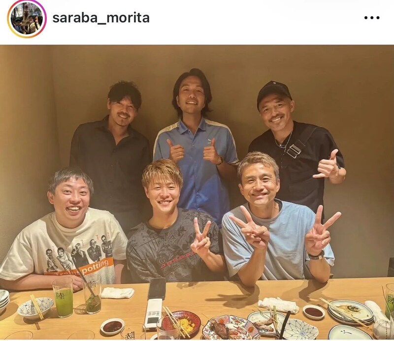「メンツやばっ」人気芸人が公開、サッカー日本代表レジェンド集結の豪華飲み会ショット「すごすぎ。マジで」ファン驚愕