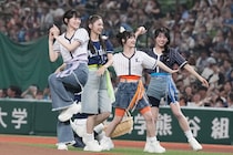 「美しすぎるって！」ベルーナDに大人気アイドル降臨　可憐なユニ姿のダブル始球式に大反響「かわいさホームラン級」「ノーバンすごすぎる」
