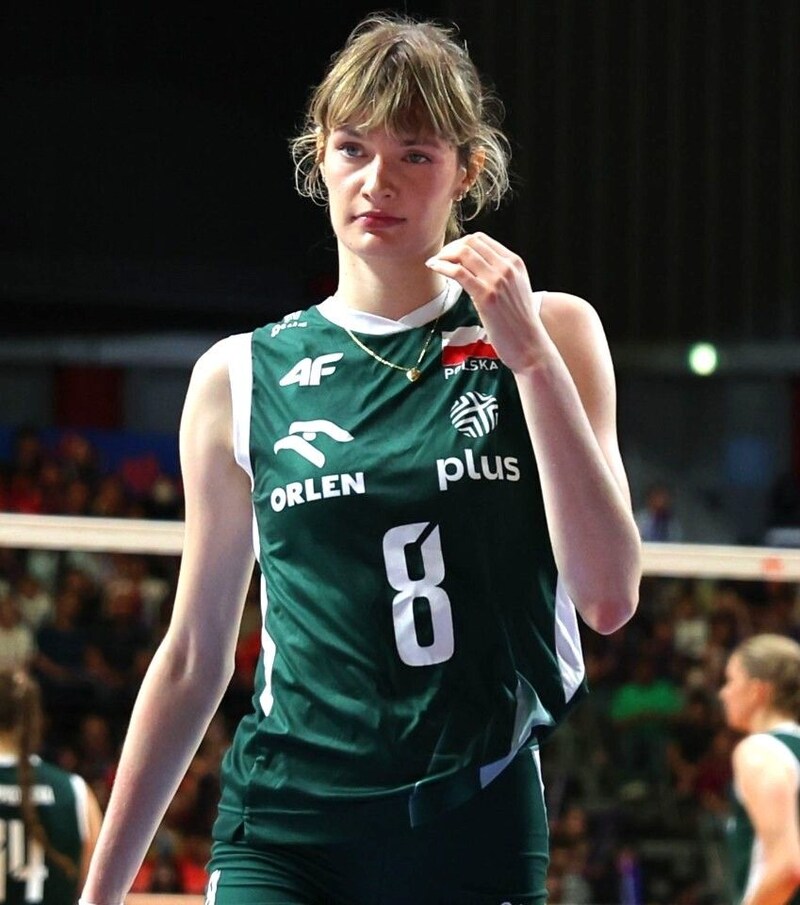 女子バレー日本戦で視線集めた23歳のポーランド美女　異国で過ごした夕焼けサンセットでの黒ワンピに喝采「モデルさん」