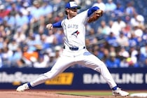 岡本和真の同僚、サイ・ヤング賞右腕の好投にMLB公式が注目「際どいコースを突き、レイズの打者に強打を許さなかった」