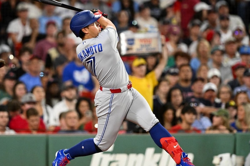 「OKAMOTO SAN！」岡本和真が“大谷翔平超え”23号豪快３ラン！ メジャー日本人１年目の本塁打記録更新をトロント激賞