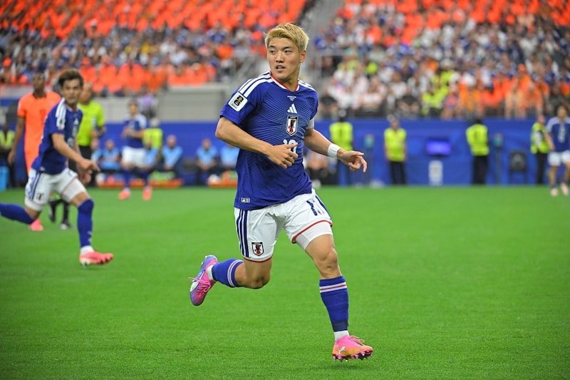 「わー！」W杯日本代表の美人妻が“最強福運”神社で愛娘のお宮参り　純白和服に視線集中「こんな綺麗なママいません」