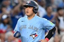 「満面の笑みが最高」岡本和真がメジャー初盗塁を決めてベンチ大興奮　鮮やかなスタートで追加点演出「けっこう速い」の声