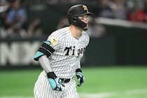 「やばすぎだろ！」セ・リーグ“２冠”の佐藤輝明、逆方向アーチに反響続々「かっこよすぎ」「さすがやわ！すごい！」