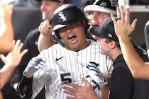 23号の村上宗隆、圧巻の勝負強さ「６／８」に米記者驚き「球場は熱狂の渦に」アントナッチとの２者連続アーチ