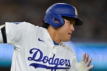 24号ライナー弾の直後に…大谷翔平が「いい表情しとります」一瞬見せた“お茶目な仕草”にファン反響「デコピン出てた」「カメラアングル神すぎる」