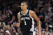 「来季の優勝はスパーズ」名手T-macが予想、ウェンバンヤマについては「MVP、DPOY、足がデカいで賞…すべてをさらうことになる」＜DUNKSHOOT＞