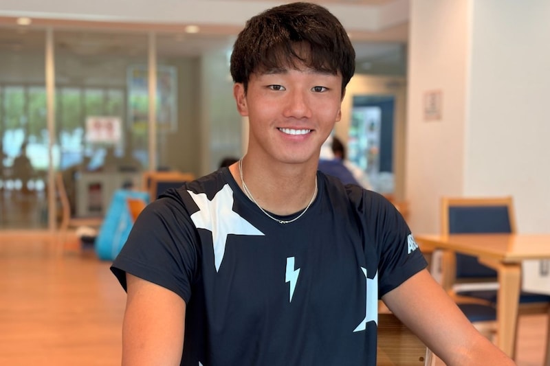 松岡修造の息子・修が明かす“異色”の歩みとプロへの決意「父のおかげで応援してもらえるのはアドバンテージ」＜SMASH＞