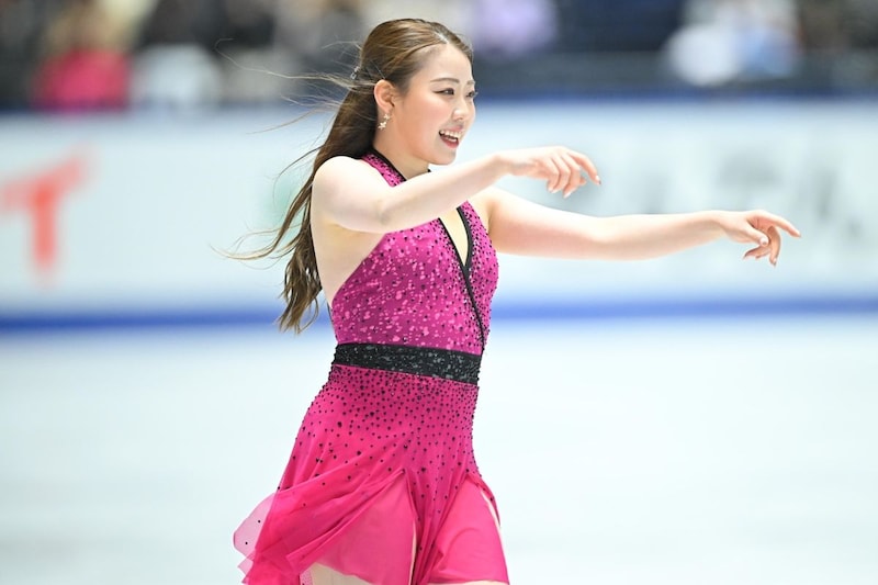 「幸せパワーチャージ」フィギュア紀平梨花が初体験 迷路のような空間にたたずむ姿にファンため息「あらぁ~綺麗」「アートと一体」