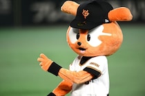 「うわっ！」熱烈ジャイアンツ党の現役アイドルが限定花柄ユニで現地観戦　突然ビジョンに抜かれるサプライズに東京D騒然「いたのかよw」