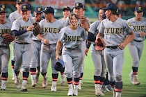 【甲子園】戦術ありきか、個性の力を信じるべきか──仙台育英が札幌日大を下した開幕戦から見える今大会の道標は＜SLUGGER＞