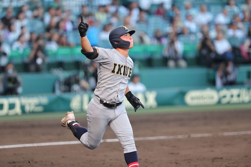 【甲子園を沸かせた注目選手│１日目】高校生トップクラスのパワーを誇る仙台育英・田山が放った鮮烈な大会第１号