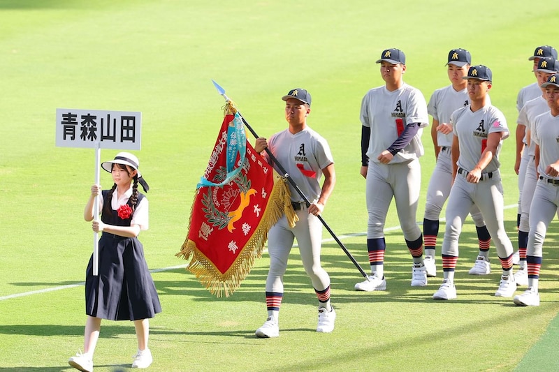 「Tシャツみたい!」甲子園開会式で話題沸騰 青森山田の“ボタン無しユニ”に称賛続々「涼しそう」「こういうのが熱中症対策では?」