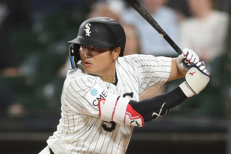 「日本の怪物ムネが絶好調!!」村上宗隆が2戦連続26号ソロ 左翼ポール直撃の逆方向弾に米ファン唖然「これがサムライパワー」「160キロの速球を打ち返した!」