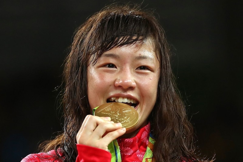 レスリング五輪女王が「まわしまで巻いちゃいました」人生初の相撲体験に驚きの声「可愛さとのギャップがw」 苦悶の表情で四股&すり足に挑戦