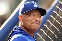ロバーツ監督の“神対応”、元NFL選手が感激「オフィスに招いてくれて…」ファン称賛「ただ純粋に素晴らしい」