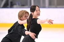「うわーーー！」アイスダンスで現役復帰の本田真凜、宇野昌磨との“奇跡の一枚”に反響「額に入れて飾りたいほど美しい...」