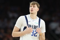 市場価値は約８億円！NBAの逸材フラッグの“世界に１枚”お宝カードを巡って、球団、オークションハウス、そして本人が奔走？＜DUNKSHOOT＞