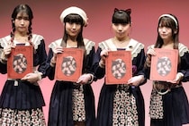 「顔ちっちゃ！」話題の美少女アイドルが日ハム始球式に降臨　ツインテール姿で渾身の一球「全てが綺麗すぎる」