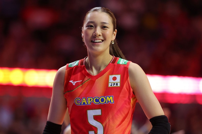 「一瞬勘違いした(笑)」バレー女子日本代表戦で視聴者が二度見...赤ユニに映える“両肩デザイン”「何度見てもツボ」