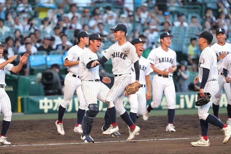「な、なんと！！！」甲子園ベスト８有明の凱旋に駆けつけた“地元のスター”に驚きの声「誰が隣行くかでじゃんけん大会してると思う」