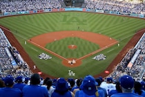 「えーーーLA行ったの!?」ドジャース戦に“Z世代のカリスマ”が降臨！ 大谷翔平ユニ姿の観戦ショットに視線集中「海外ガール感ある！」「めっちゃいい席じゃん！」