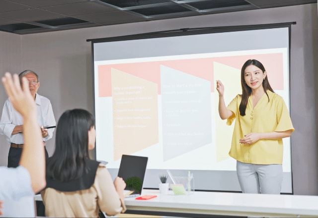 人前で話すと声が震える社会人　6ヶ月後…上司の評価「分かりやすい」「説得力がある」