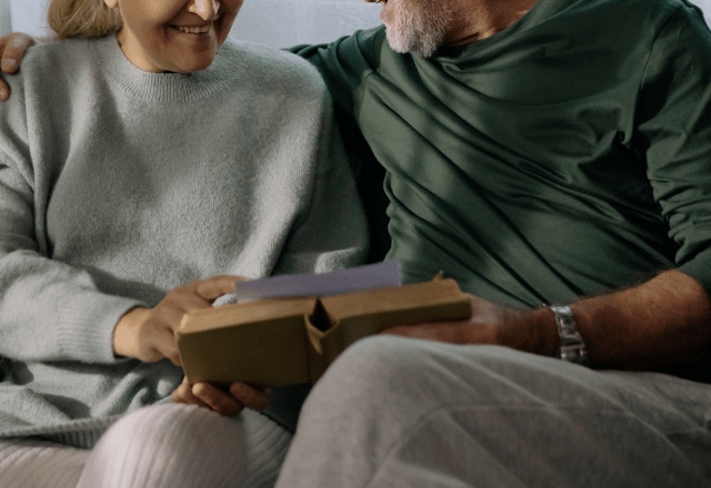 トランスジェンダーの19歳の孫 祖父母に”本当の性”を打ち明けると⇒「あなたが男の子でも…」返ってきた言葉に涙