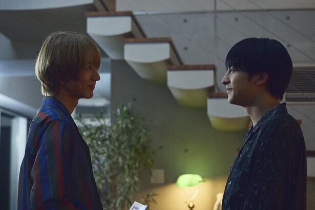 駒木根葵汰“羽山”と新原泰佑“白崎”は恋人として甘い時間を過ごすも事件が起きる…結ばれた俳優同士の恋物語が開幕＜２５時、赤坂で Season２＞