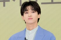 松本怜生、私服姿で海を泳ぐオフショットを公開し「水も滴るいい男」「無邪気な笑顔にキュン」の声＜新東京水上警察＞