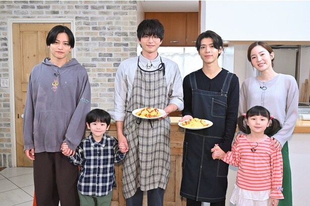 松島聡&白洲迅、オムライス作りでてんやわんや 現場で松島が猪俣周杜へ仕掛けたサプライズも<パパと親父のウチご飯>