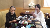 飯島直子、お客さんと一緒に片岡鶴太郎直伝のヨガを実践　“若返り”の秘訣に興味津々＜飯島直子の今夜一杯いっちゃう？＞