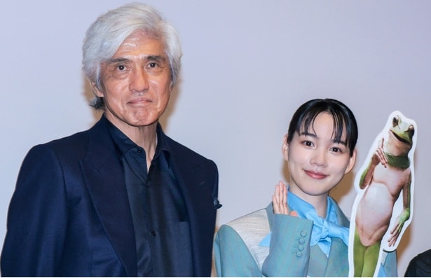 映画「アフター・ザ・クエイク」公開記念舞台あいさつに登壇した佐藤浩市、のん(写真左から)