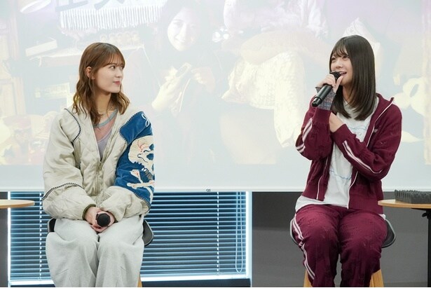 ドラマ「ふたりエスケープ」の記者会見に出席した乃木坂46・岩本蓮加、冨里奈央