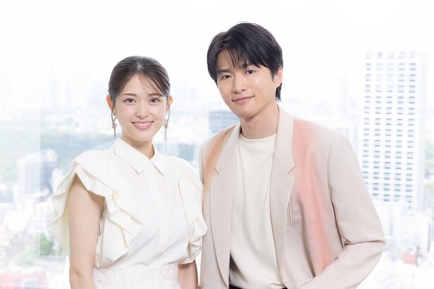 「今日もふたり、スキップで」にてW主演を務める松村沙友理(写真左)、白洲迅