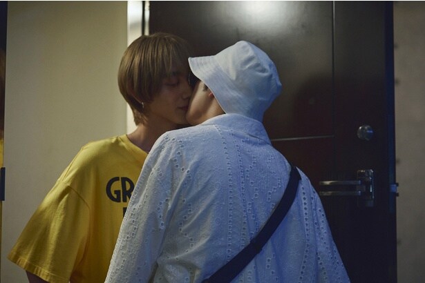 新原泰佑“白崎”、駒木根葵汰“羽山”の冒頭からキスにキュン「糖度10000000%すぎ」とトレンド入り＜２５時、赤坂で Season２＞