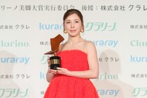 仲里依紗、「美脚大賞」でマッサージを3件はしご、美しく歩くコツは「笑顔」
