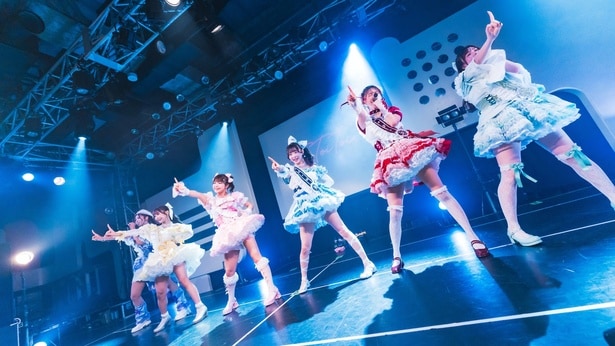 Toi Toi Toiがデビュー半周年記念ライブ『Chapitre 0.5』を行った