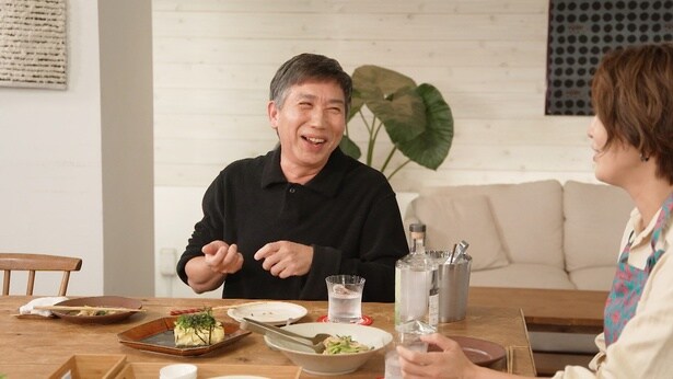 梶原善、19歳から始まった役者人生の軌跡を明かす　個性派俳優が三谷幸喜と出会うまでの学生時代＜和田明日香とゆる宅飲み＞