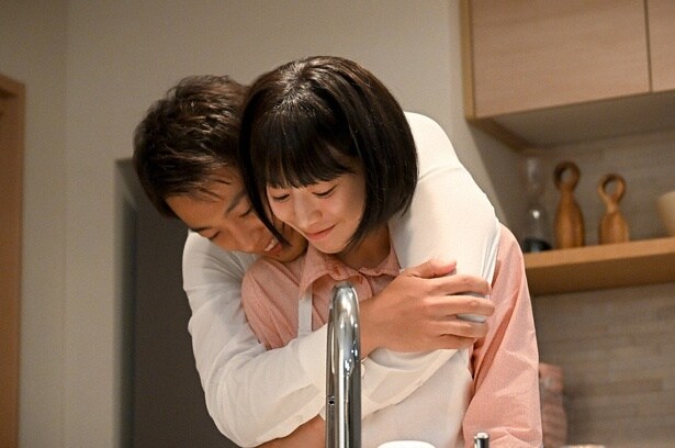 夏帆&竹内涼真、“別れ”から始まる2人を演じて現場でも独特な距離感に「本当に別れた2人みたい(笑)」<じゃあつく>