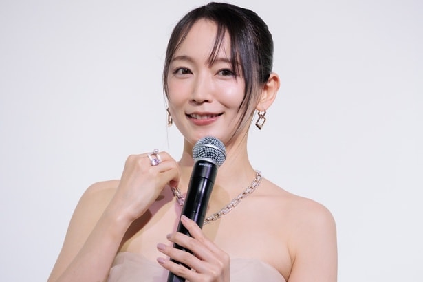 吉岡里帆、約8,000万円のジュエリーでドレスアップ　「なくてはならない存在」を告白