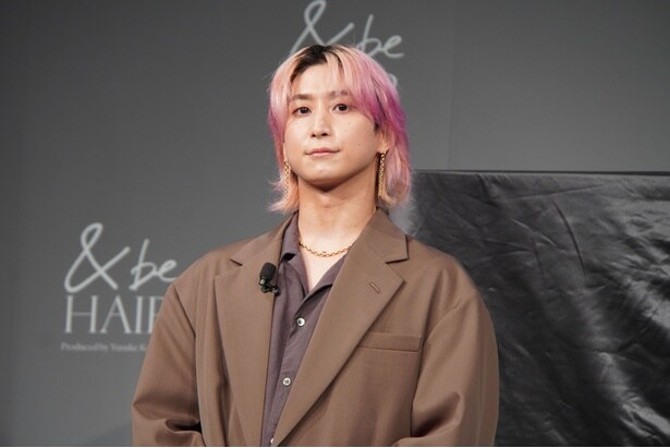 Snow Man佐久間大介、「&be HAIR」CM発表会で有言実行「今から漫談始まりますんで!」