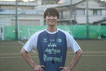 “第12代目たいそうのおにいさん”福尾誠がサッカー教室の先生役でドラマ初出演　爽やかなTシャツ姿も公開＜フェイクマミー＞