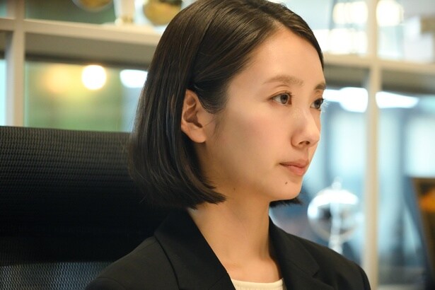 転職活動に苦戦していた波瑠“薫”は、元ヤン社長の川栄李奈“茉海恵”から突然娘の家庭教師を依頼される＜フェイクマミー＞