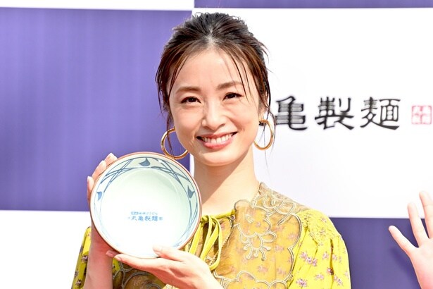 丸亀製麺のブランドアンバサダーを務める上戸彩