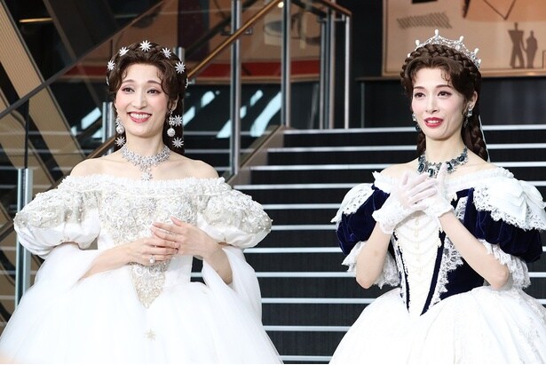 望海風斗＆明日海りお、同期としての絆深まる「気付いたら涙が出ていた」　宝塚音楽学校時代を懐古＜エリザベート＞