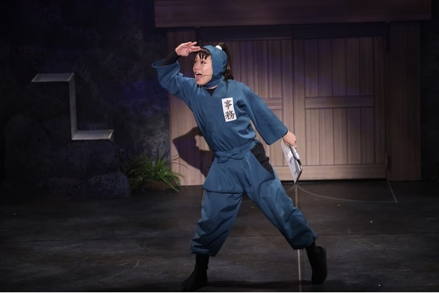 へっぽこ事務員の小松田秀作(演・輝山立)